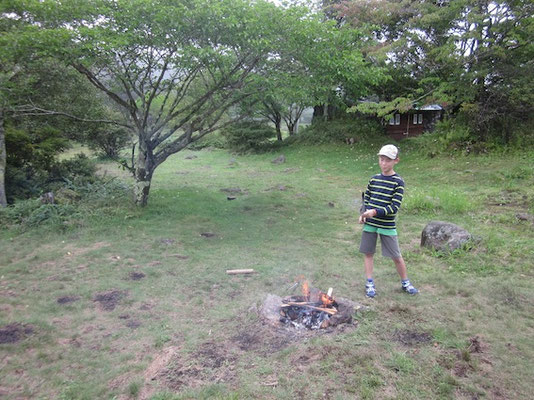 翌朝焚き火に再チャレンジ。