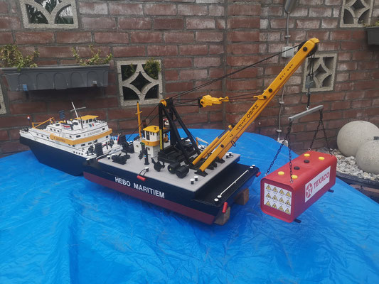Duwboot met Duwbak met kraan