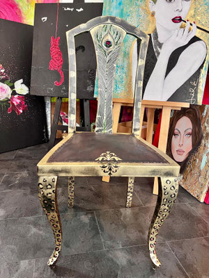 01199023 "Leosessel" Acryl Goldliquid m. Glaskristallen  / 100 x 48 x 44