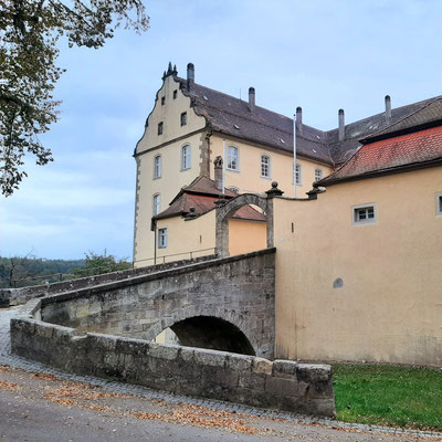 Das Schloss Untergröningen als stilvoller Rahmen für die Ausstellung MISTA, KISS