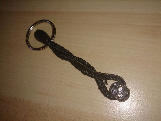 Dieser Schlüsselanhänger wurde mit der gleichen Perle wie die Kette versehen. Ein tolles Set zusammen.