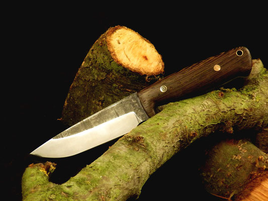 Outdoor-Messer mit Fingerkuhle, Stahl: Kohlenstoffstahl, Griffmaterial: Wenge