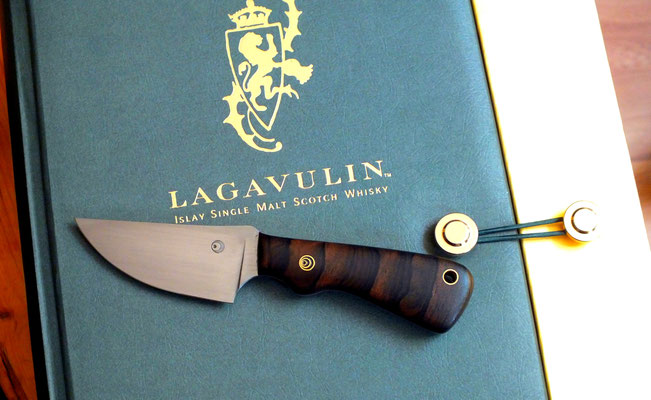 kleines EDC-Messer aus Kugellagerstahl, mit Daumenmulde und einem Griff aus südamerikanischer Ziricote