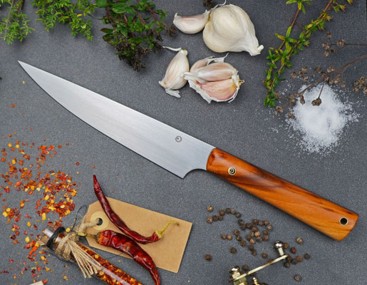 Großes, schlankes Küchenmesser, ideal für Fleisch oder Gemüse, Stahl: Kugellagerstahl, Griffmaterial: Pflaumenholz