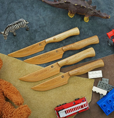 Kindermesser der besonderen Art für den ungefährlichen Einstieg in die Messerwelt. Die Klingen sind aus mehrmaliger Buche und die Griffe aus Akazie.