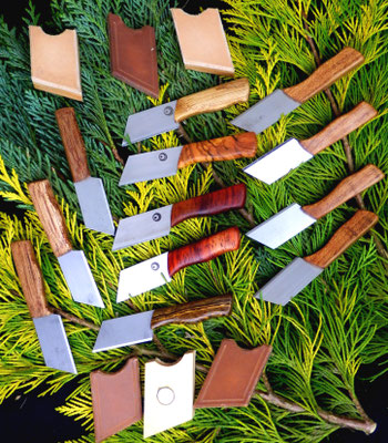 Holz- und Lederreste wurden für die Tequandala Minis genutzt, um möglichst wenig Material zu verschwenden. Praktische "Messerschen" für die Handtasche oder mit Magnet für den Kühlschrank.