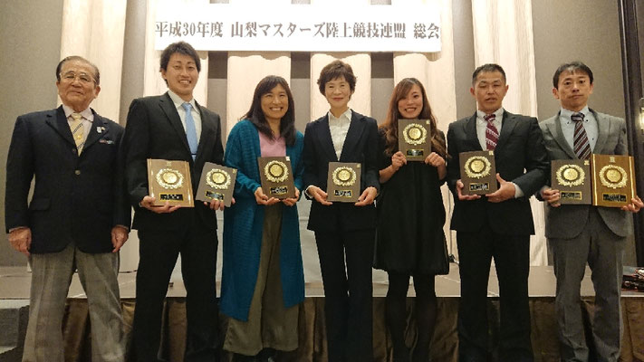 総会後、居合わせた表彰者。