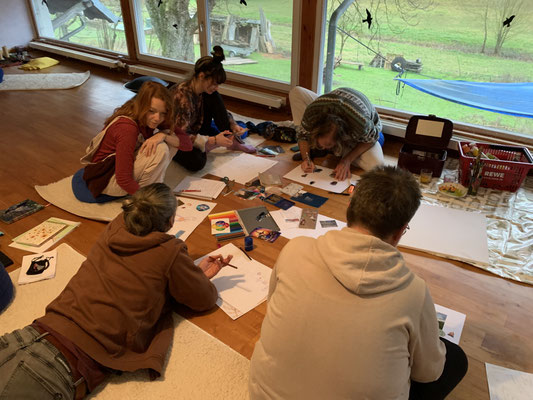 VisionBoards basteln mit Michi auf unserem HerzRetreat