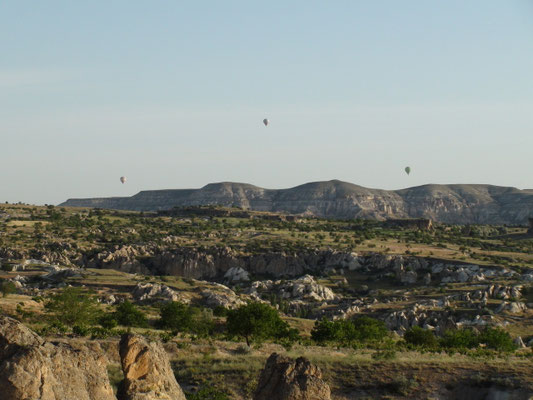 réveil à 6h30 les montgolfières au loin