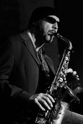 Alex Saxophon live