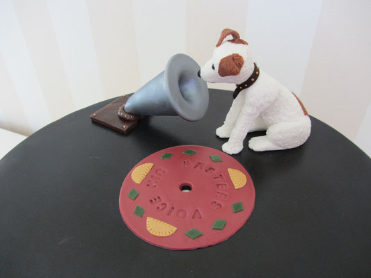 Dog Nipper an the gramophone