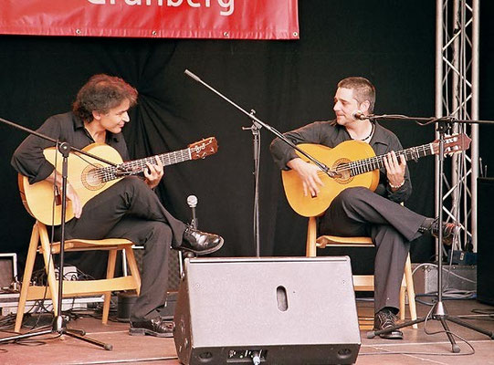 Bino Dola (links), Juan Lama (rechts) live in Grünberg im August 2009