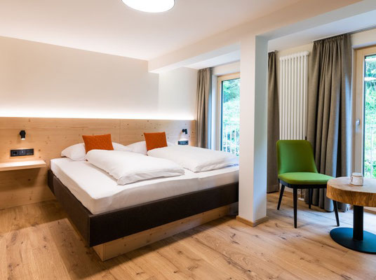 Beim Zimmertyp Nagelfluh gibt es auch Zimmer mit einem klassischen Doppelbett (1,80 m Breite)