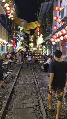 Hanoi lege train street