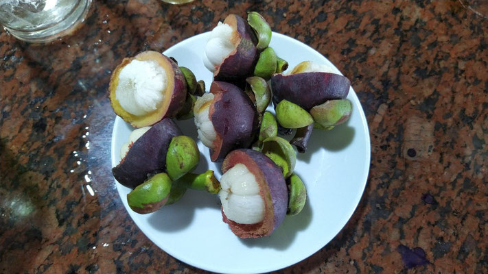 Mangosteen geegeten onderweg naar HCMC