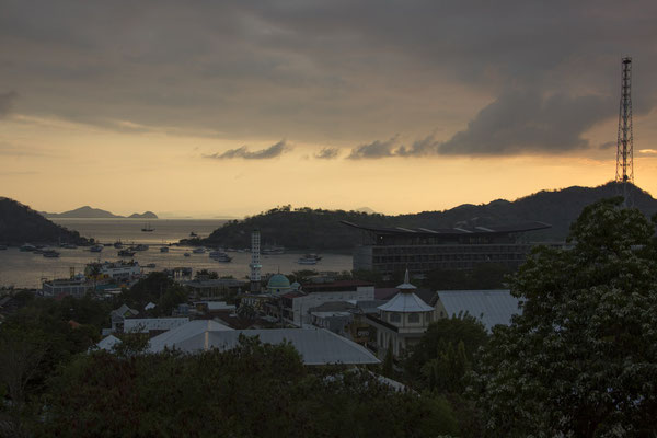 Labuan Bajo - genieten van de zonsondergang