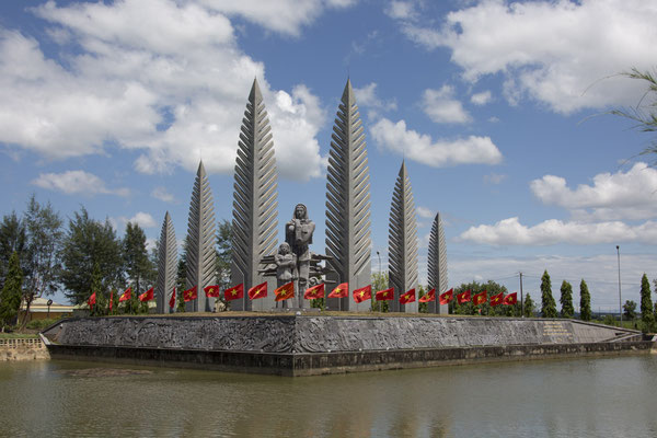 Hien Luongbrug monument