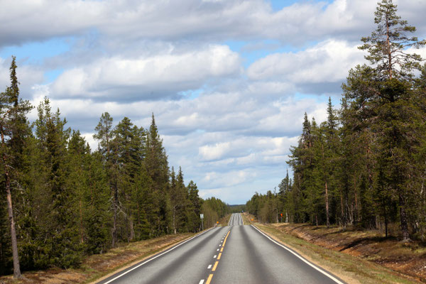 Strassen in Finland so weit wie man Schauen kann