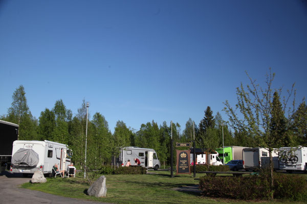 Hir fahren wir duch Schweden da sind wunder schöne Parkplätze