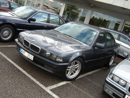 BMW 750i (E38)