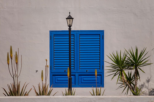 form-lanzarote-fenster-lampe-blau