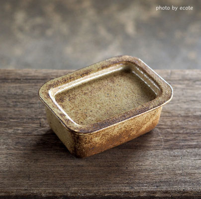 ◯わら灰　ふた付き角箱（15×11×6cm 内側の深さ5cm）