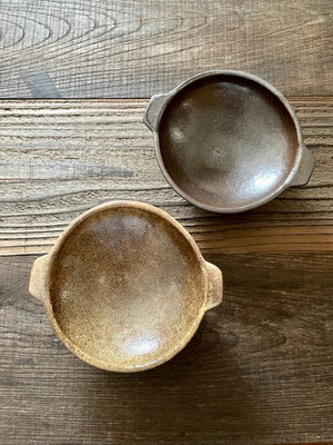 ◯わら灰・黒　耳付ボウル（15（耳から耳まで18）×5.5cm）