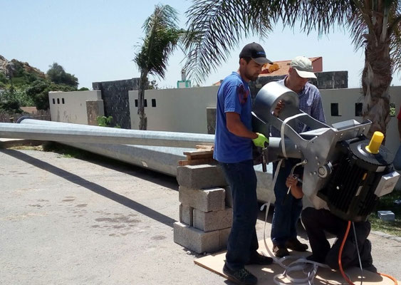 Kippmast / Kippvorrichtung für einen Freimast einer Kleinwindkraftanlage
