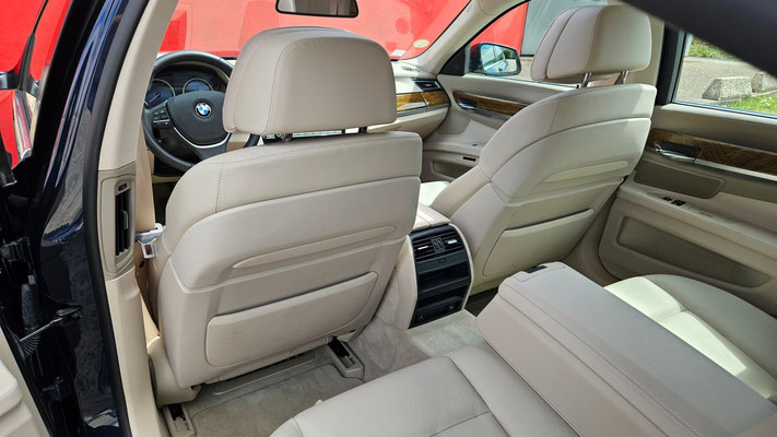 Dos sièges avant 740d