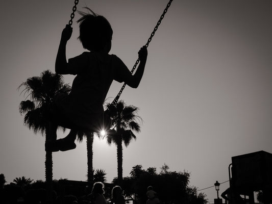 streetphotography silhouette little boy stanta gertrudis ibiza