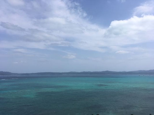 青でつながった景色。