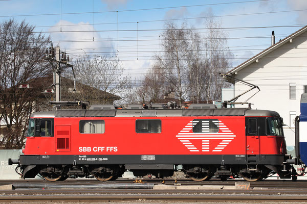 Re 4/4, 11209 (420 209-9 LION), Rotkreuz (22.02.2014) ©pannerrail.com