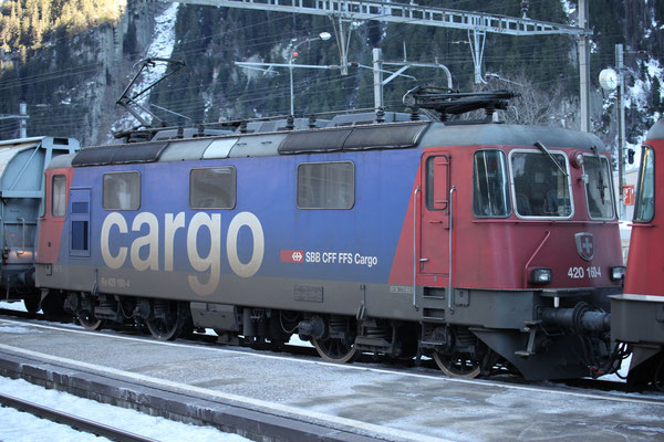 Re 4/4, 11160 (420 160-4 Cargo), Göschenen (17.12.2013) ©pannerrail.com