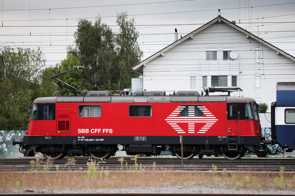 Re 4/4, 11226 (420 226-3 LION), Rotkreuz (20.09.2013) ©pannerrail.com