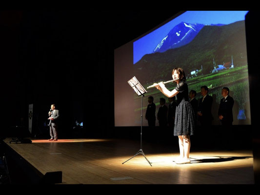 Mr. Makoto Yamamoto's greeting begins with flute music