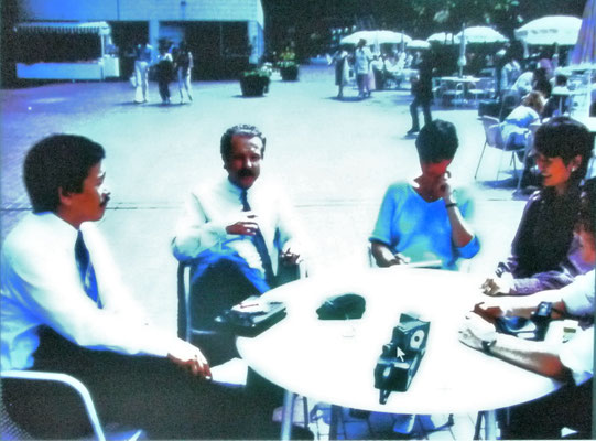 After the two presentations ended, they were being interviewed by Japan's Quintessence at the restaurant.