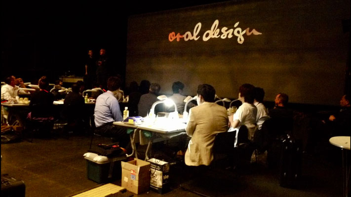 A scene from Geller's lecture. The “oral design” logo is displayed, but the center part is missing red due to the old slide.