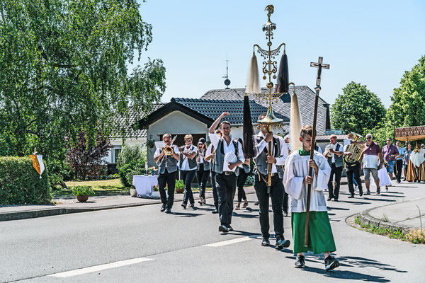 Procession 09