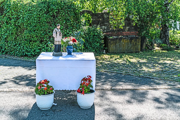 Procession 02