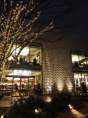 2012' 代官山 蔦屋書店　-TOKYO-    （Architect:クライン ダイサム アーキテクツ/アール・アイ・エー)