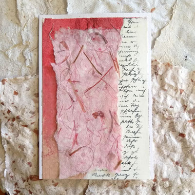 Karte aus selbstgemachtem Papier im Workshop "Papierschöpfen lernen" Nähe Bremen.