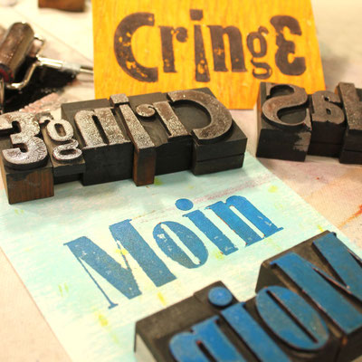 Holzbuchstaben und der Schriftzug Moin in der Craftschöpferey.