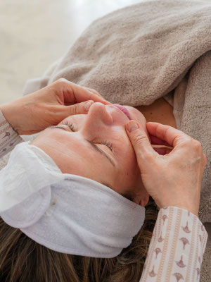 FaceDesign Splittmassage Behandlung im Kosmetikinstitut Villa Kirnach – individuell für sichtbare Hautverbesserung