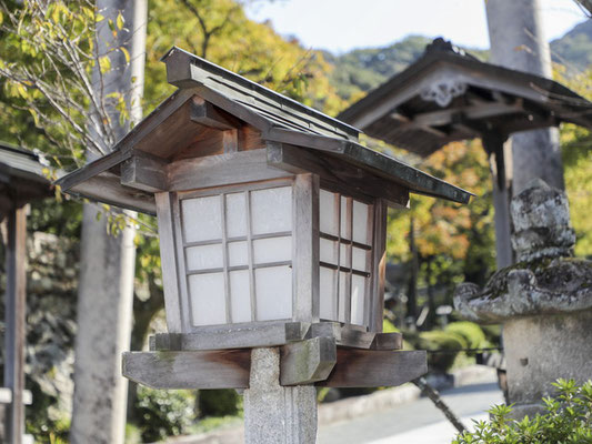 伊奈波神社の常夜燈（小）