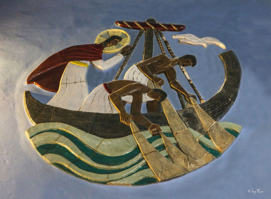 Les céramiques de cette église ont été réalisés par Sigismond Olesiewicz, dit Jean Olin, né le 21 06 1891 à Barhn en Ukraine, et mort le 13 mai 1972 à Paris, c’est un artiste peintre, décorateur, illustrateur, graveur, d'origine polonaise