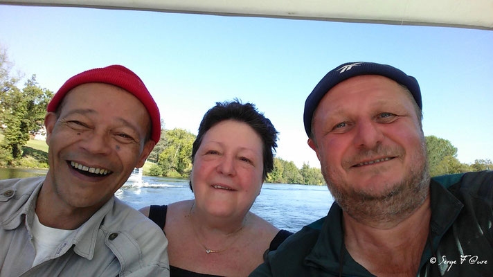 Descente du Lot en bateau avec mon hébergeur et sa femme (auberge Rustica à Cours, juste avant Vers) - Sur le chemin de Compostelle- Sur le chemin de Compostelle