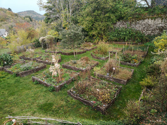Jardin médiéval - Besse et Saint-Anastaise - Massif du Sancy - Auvergne - France
