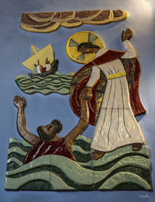 Les céramiques de cette église ont été réalisés par Sigismond Olesiewicz, dit Jean Olin, né le 21 06 1891 à Barhn en Ukraine, et mort le 13 mai 1972 à Paris, c’est un artiste peintre, décorateur, illustrateur, graveur, d'origine polonaise