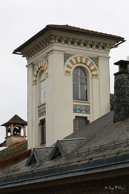 Détail de la toiture de la Mairie de La Bourboule - Auvergne - France