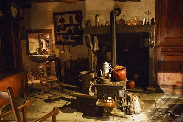 Salle commune - Scénomusée la Toinette et Julien - Murat le Quaire  - Massif du Sancy - Auvergne - France